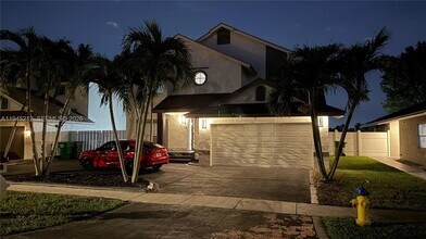 1001 SW 98th Ave in Pembroke Pines, FL - Building Photo - Building Photo