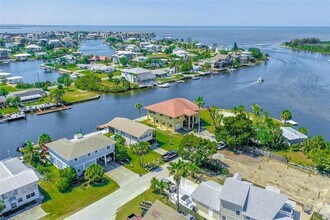 3272 Minnow Creek Dr in Hernando Beach, FL - Foto de edificio - Building Photo
