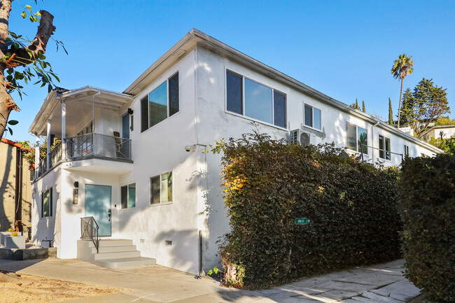 1486 Silver Lake Blvd. in Los Angeles, CA - Foto de edificio - Building Photo