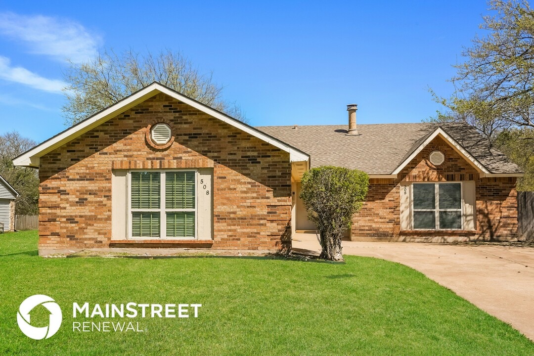 508 Nora Ln in Desoto, TX - Foto de edificio