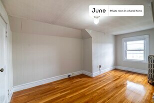 Room in Shared 4 bed/1 bath home in Somerville, MA - Building Photo