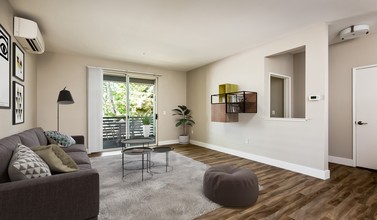 Saybrook Pointe in San Jose, CA - Building Photo - Building Photo