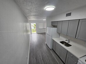 1020 Opa-locka Blvd in Opa Locka, FL - Building Photo - Building Photo