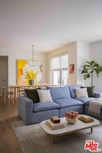 6030 S Seabluff Dr in Los Angeles, CA - Building Photo - Building Photo