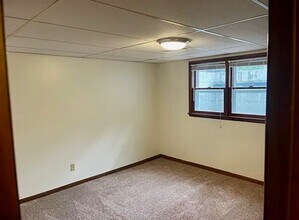 814 Cedar River Dr, Unit A in Waverly, IA - Foto de edificio - Building Photo