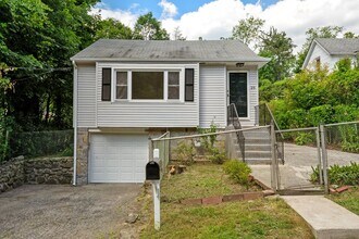 25 Maple Ave in Chappaqua, NY - Building Photo - Building Photo