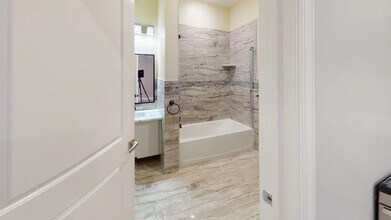 680 Grand St in Jersey City, NJ - Building Photo - Building Photo