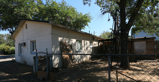 335-417 N Shasta Ave in Stockton, CA - Foto de edificio - Building Photo