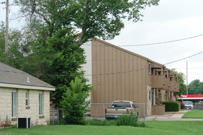 525 W 37th St in Wichita, KS - Foto de edificio - Building Photo