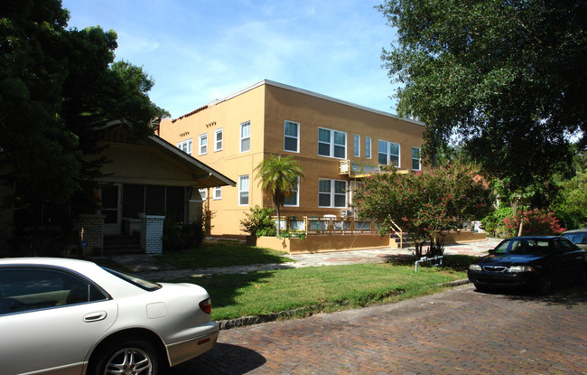 310 13th Ave NE in St. Petersburg, FL - Building Photo - Building Photo