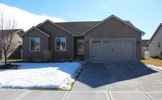 5172 E Ryanne Wy in Iona, ID - Building Photo