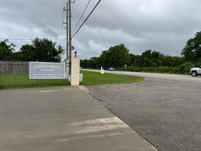 5439 FM 762 Rd in Richmond, TX - Building Photo - Building Photo