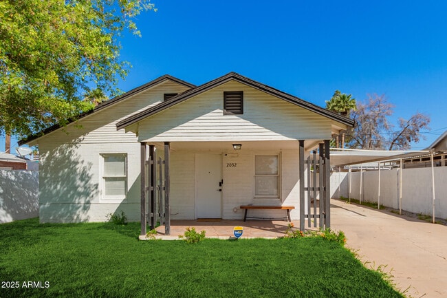 property at 2032 E Harvard St