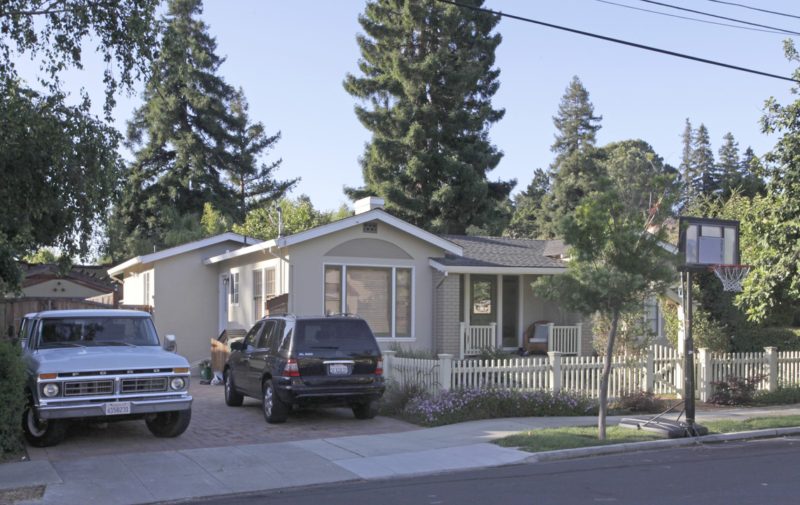 47 Avondale Ave in Redwood City, CA - Building Photo