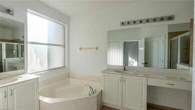 7005 Romana Way in Naples, FL - Building Photo - Building Photo