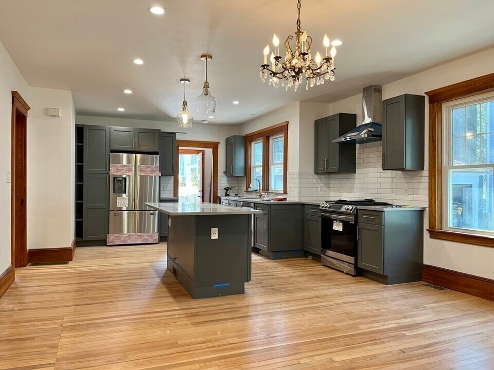 37 Springfield St in Belmont, MA - Building Photo