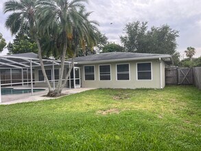 1315 Whitacre Dr in Clearwater, FL - Building Photo - Building Photo