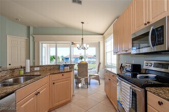 3058 Driftwood Way in Naples, FL - Foto de edificio - Building Photo