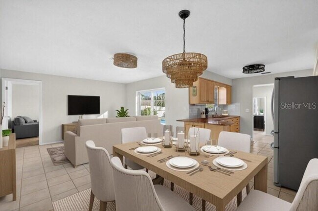 8195 Coachlight Cir in Seminole, FL - Building Photo - Building Photo