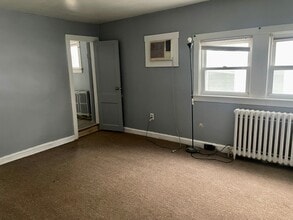 2700 Edgmont Ave, Unit C in Brookhaven, PA - Foto de edificio - Building Photo