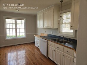837 Chapel Dr in Fuquay Varina, NC - Building Photo - Building Photo