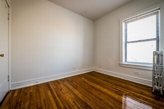 6400 S Rockwell St Chicago, IL 60629 in Chicago Lawn, IL - Foto de edificio - Building Photo