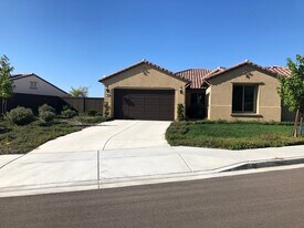 404 Adobe Estates Dr in Vista, CA - Building Photo