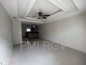 1207 Upas Dr in Edinburg, TX - Building Photo - Building Photo