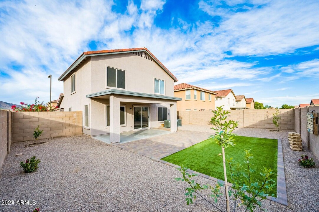 22073 W Cantilever St in Buckeye, AZ - Building Photo