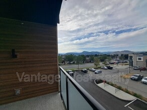 191 Hollywood Rd S in Kelowna, BC - Building Photo - Building Photo