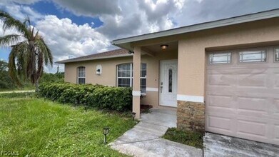 3941 Sunset Rd in Lehigh Acres, FL - Building Photo - Building Photo