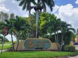 1417 Meadows Cir W, Unit 1417 in Boynton Beach, FL - Building Photo
