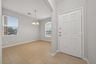 12038 Powderhorn Ln in Pinehurst, TX - Building Photo - Building Photo