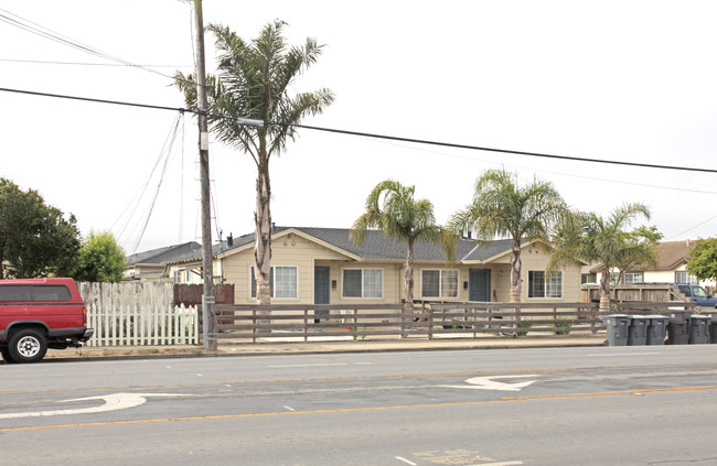 352 Williams Rd in Salinas, CA - Foto de edificio - Building Photo