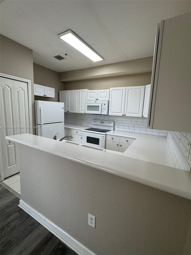 4331 SW 160th Ave in Miramar, FL - Building Photo - Building Photo