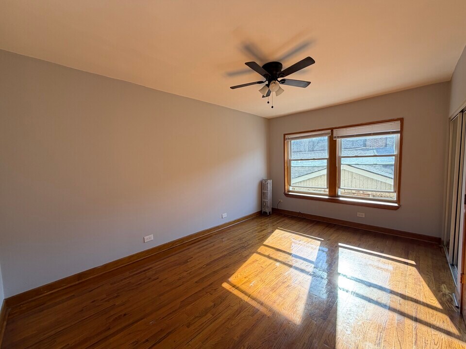 6956 N Ashland Ave in Chicago, IL - Building Photo