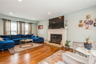 902 Roxbury Ln in Schaumburg, IL - Building Photo - Building Photo