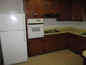 1460 Lakeview Dr in Virginia Beach, VA - Building Photo - Building Photo