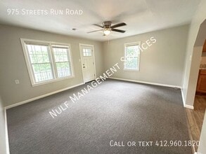 975 Streets Run Rd in Pittsburgh, PA - Building Photo - Building Photo