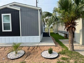 1601 S Airport Dr in Weslaco, TX - Building Photo - Building Photo