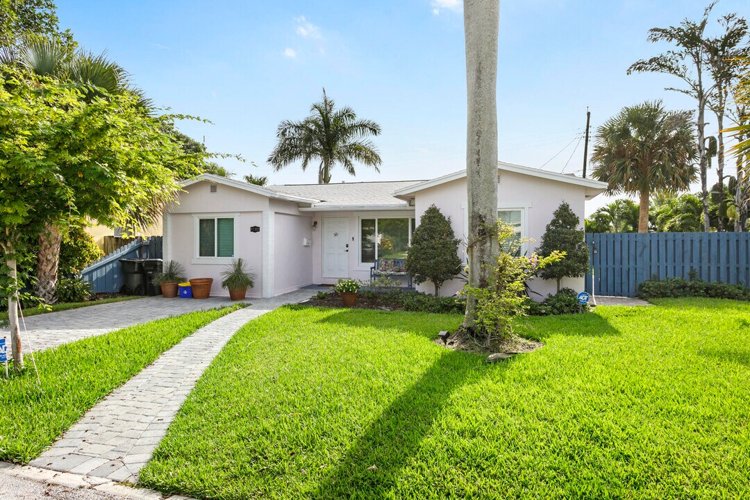1702 N L St in Lake Worth Beach, FL - Building Photo
