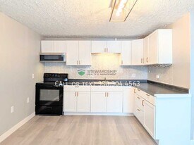 15265 Lincoln Way W in Dalton, OH - Building Photo