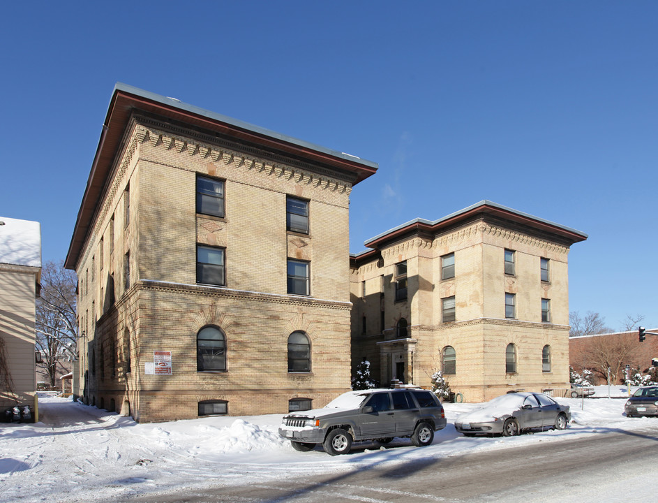 Ashmore Apartments in Minneapolis, MN - Building Photo