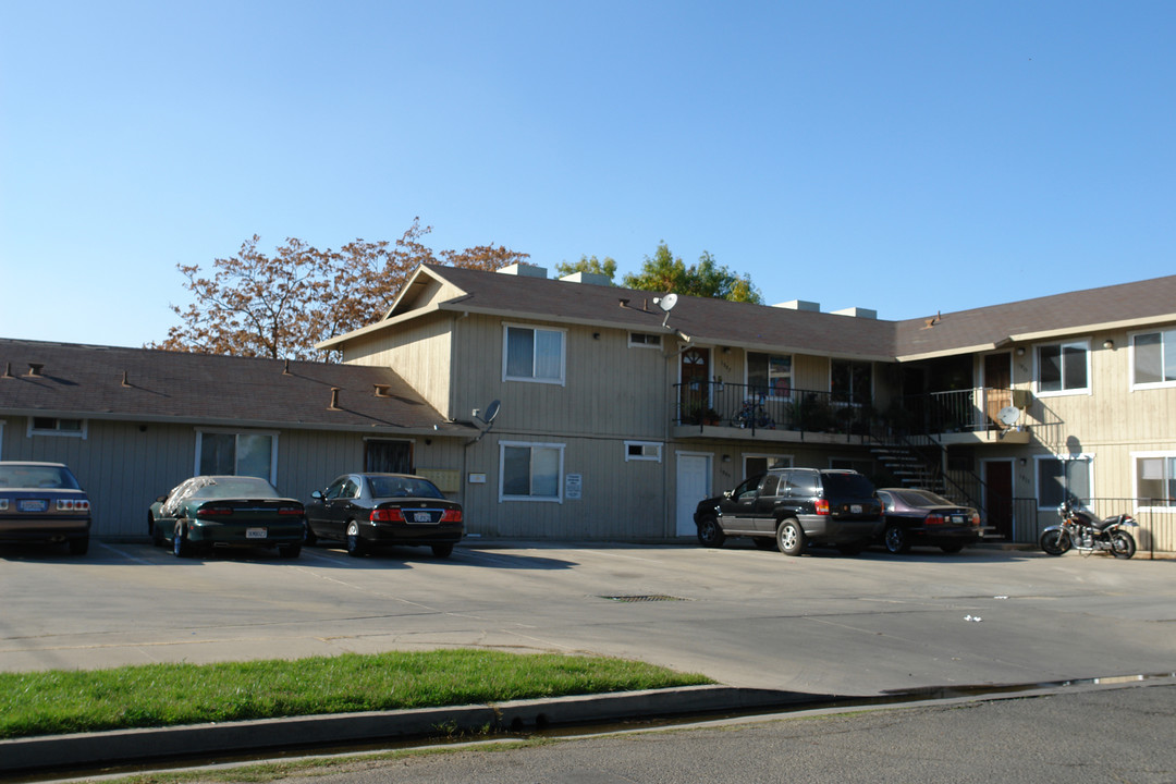 Kelly Ave in Merced, CA - Building Photo