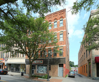 227-231 Main St in Oneonta, NY - Foto de edificio - Building Photo