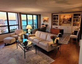 11 Sunset Dr, Unit 806 in Sarasota, FL - Building Photo