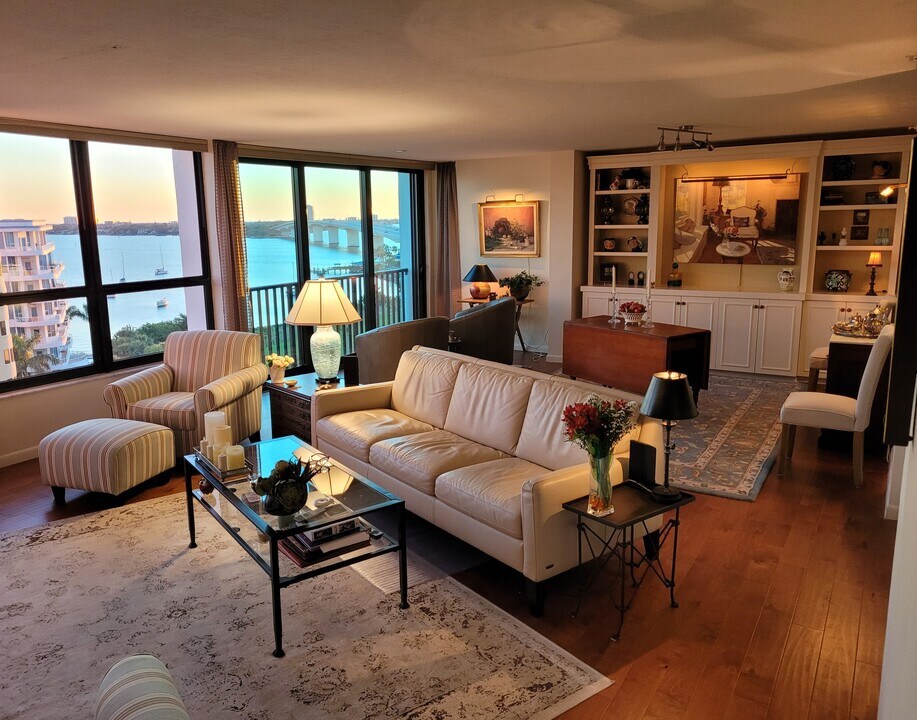 11 Sunset Dr, Unit 806 in Sarasota, FL - Foto de edificio