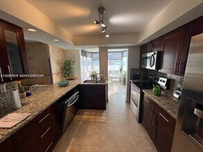 16570 NE 26th Ave in North Miami Beach, FL - Building Photo - Building Photo