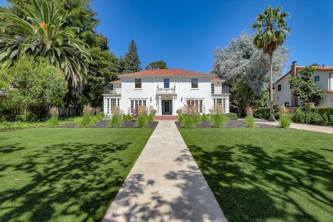 939 University Ave in Palo Alto, CA - Building Photo