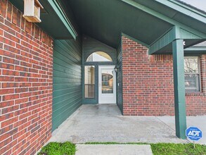 3904 SW Parkridge Blvd in Lawton, OK - Building Photo - Building Photo